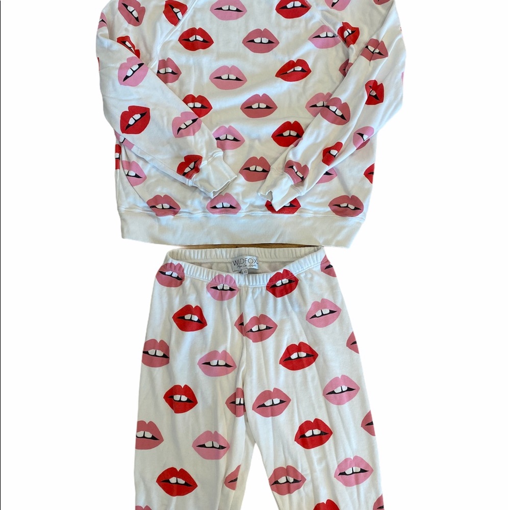 WILDFOX sweatsuit with red and pink lips